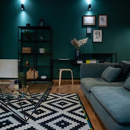 Green Corner Apartment Bukares Bagian luar foto