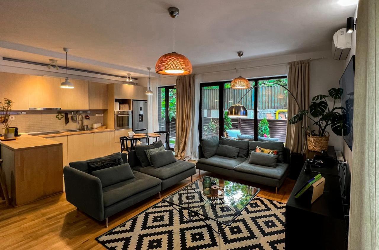Green Corner Apartment Bukares Bagian luar foto