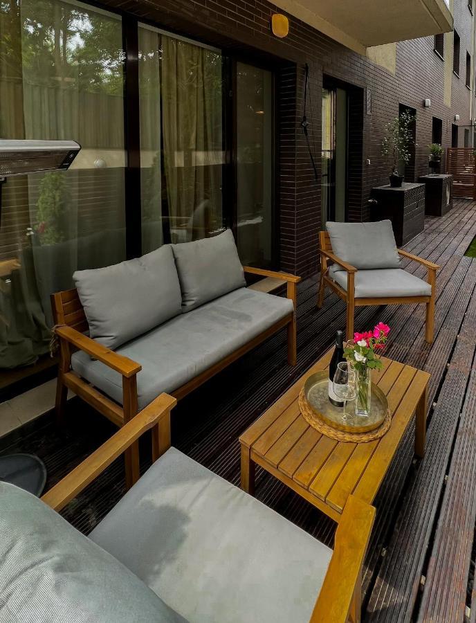 Green Corner Apartment Bukares Bagian luar foto