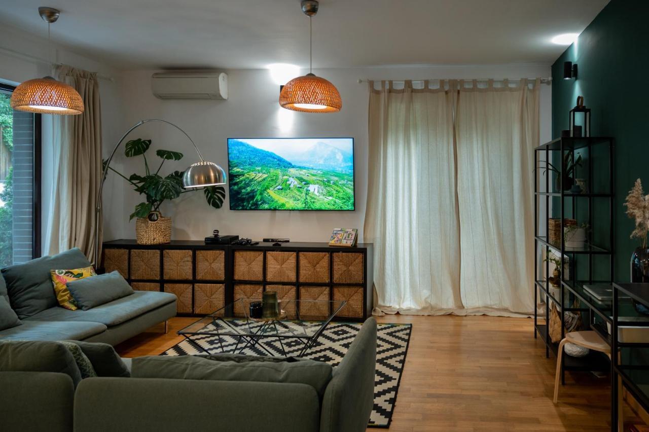Green Corner Apartment Bukares Bagian luar foto