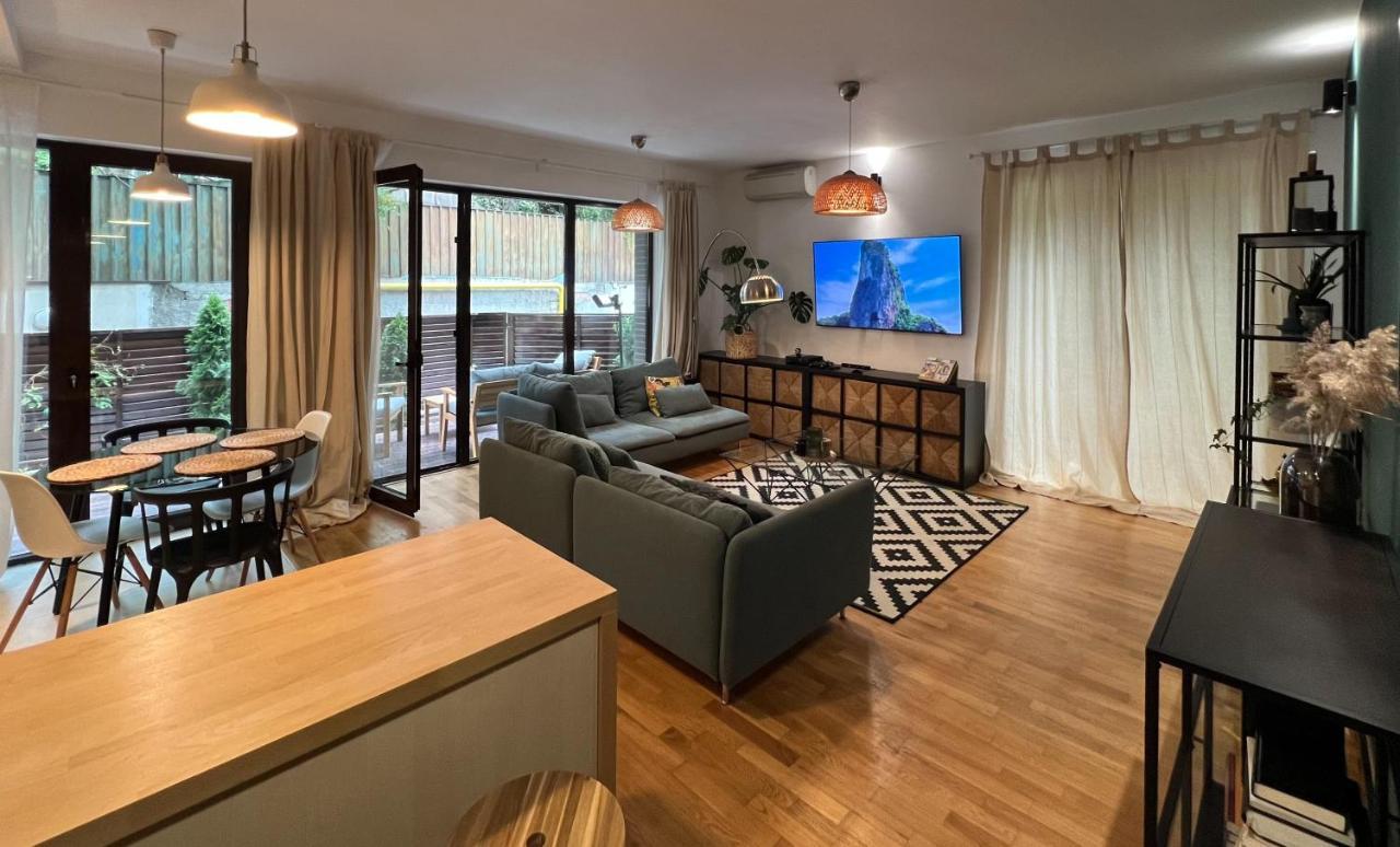 Green Corner Apartment Bukares Bagian luar foto