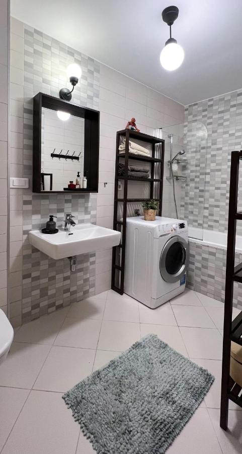 Green Corner Apartment Bukares Bagian luar foto
