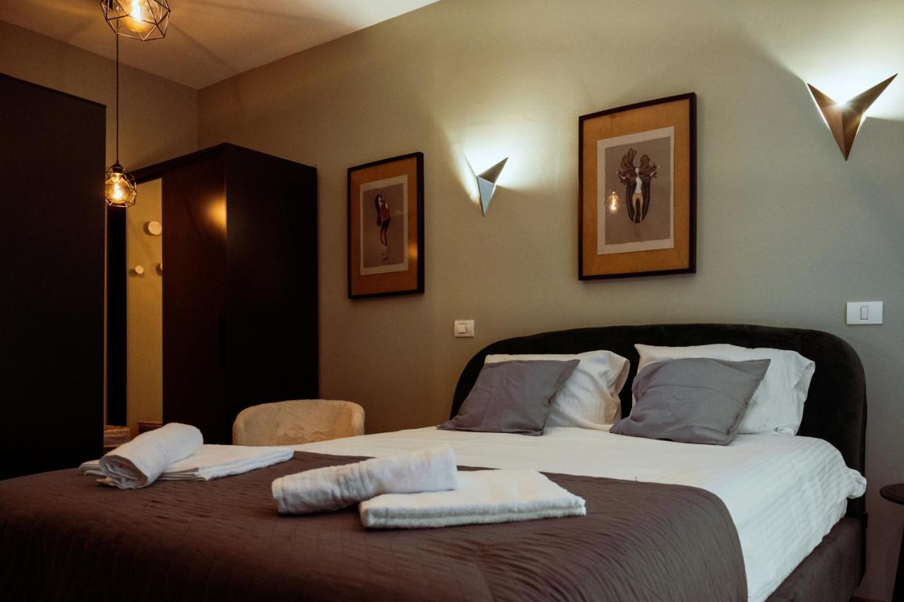 Green Corner Apartment Bukares Bagian luar foto