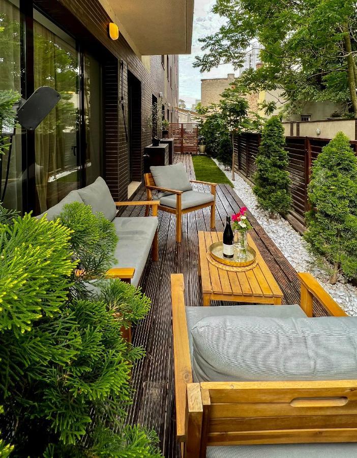 Green Corner Apartment Bukares Bagian luar foto