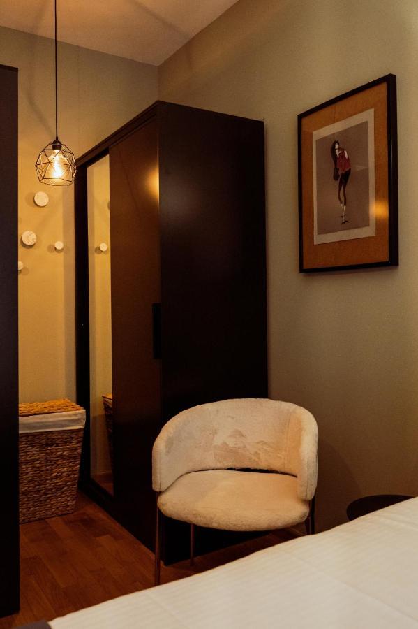 Green Corner Apartment Bukares Bagian luar foto