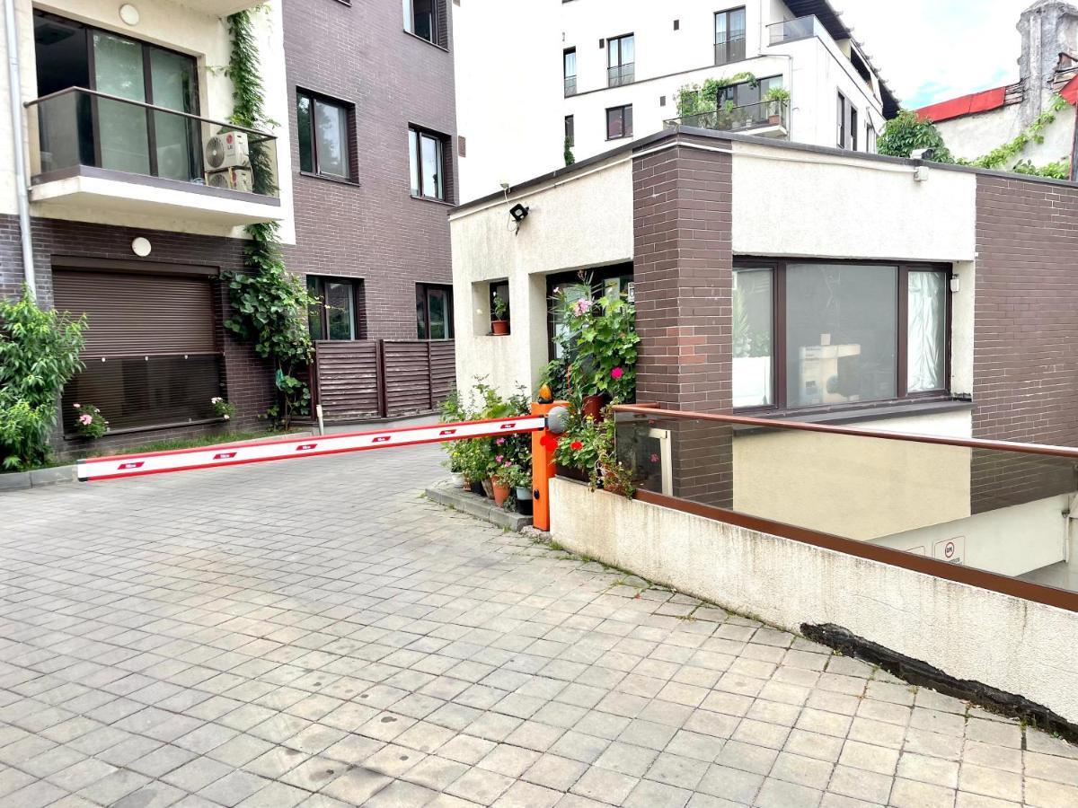 Green Corner Apartment Bukares Bagian luar foto