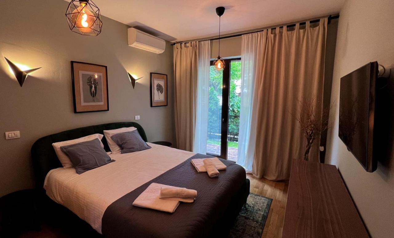 Green Corner Apartment Bukares Bagian luar foto