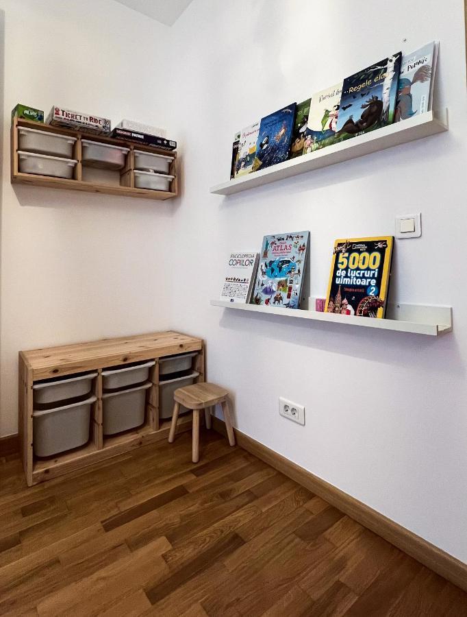 Green Corner Apartment Bukares Bagian luar foto