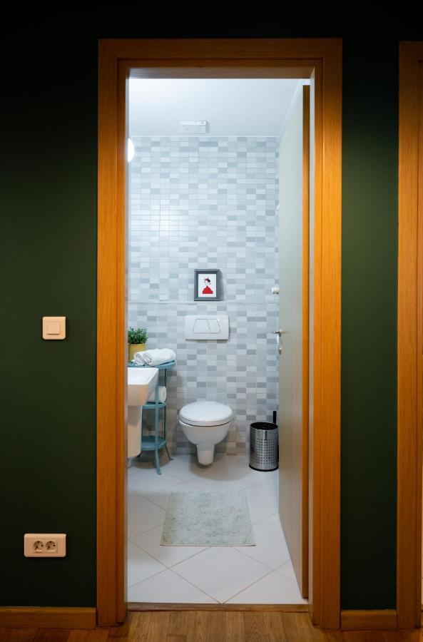 Green Corner Apartment Bukares Bagian luar foto