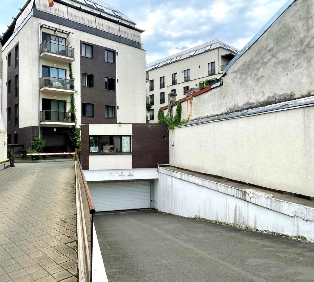 Green Corner Apartment Bukares Bagian luar foto