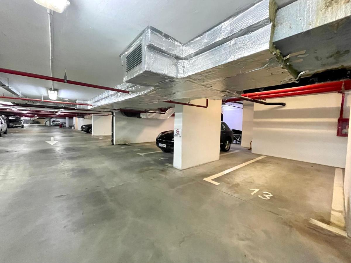 Green Corner Apartment Bukares Bagian luar foto