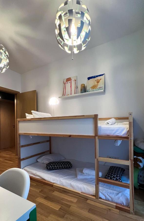 Green Corner Apartment Bukares Bagian luar foto
