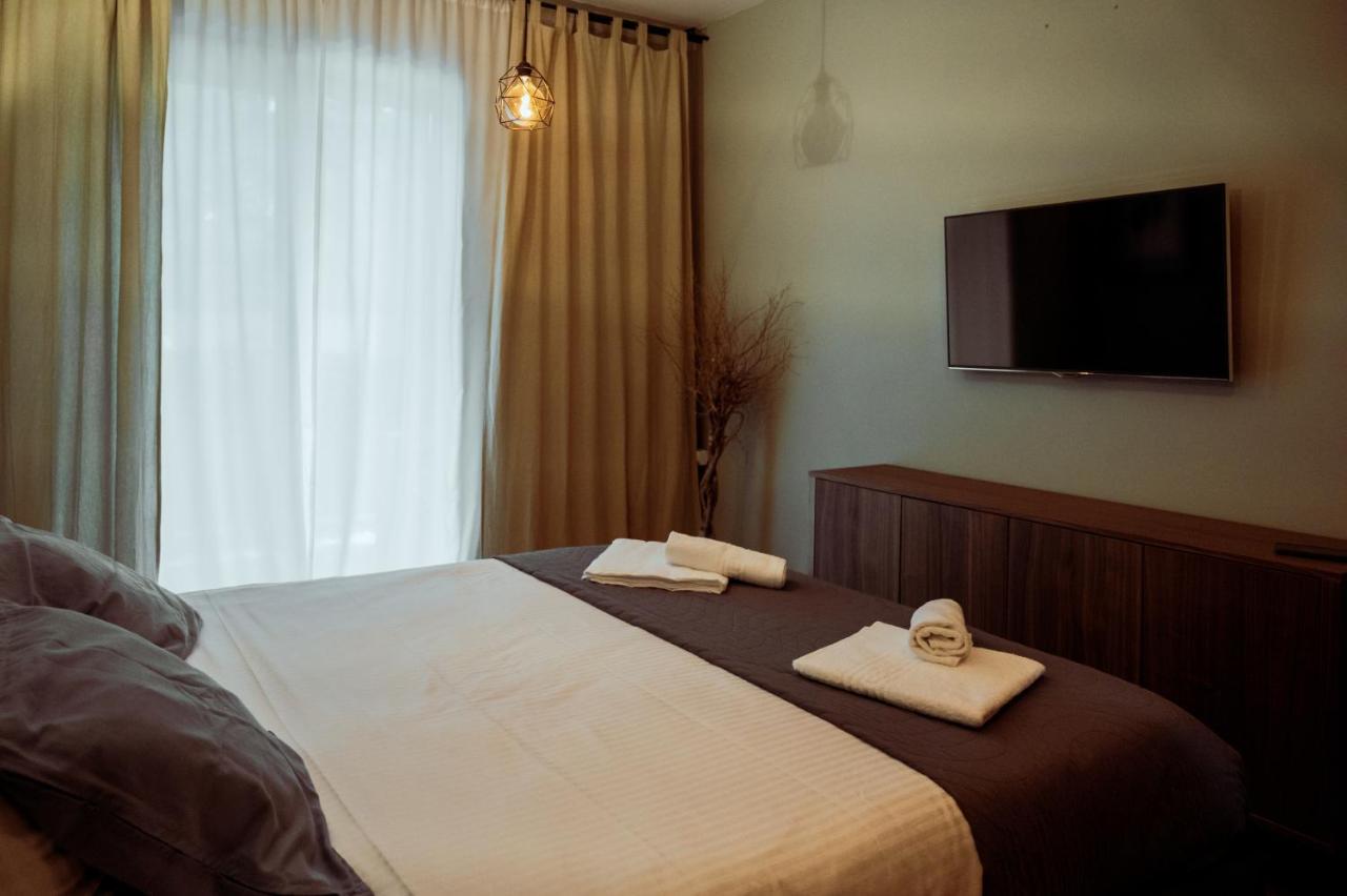 Green Corner Apartment Bukares Bagian luar foto